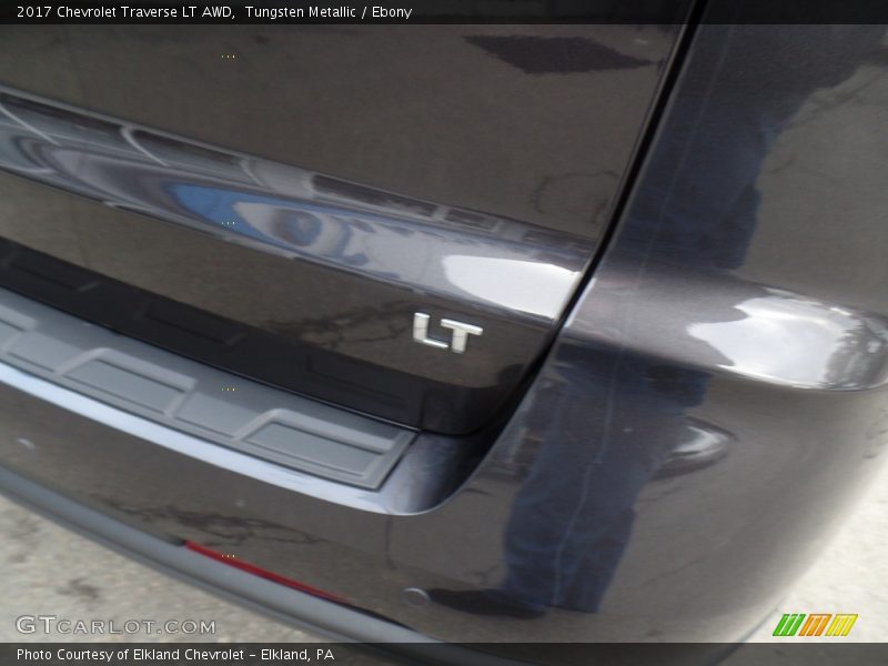 Tungsten Metallic / Ebony 2017 Chevrolet Traverse LT AWD