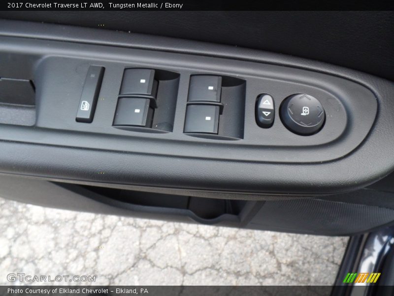 Tungsten Metallic / Ebony 2017 Chevrolet Traverse LT AWD