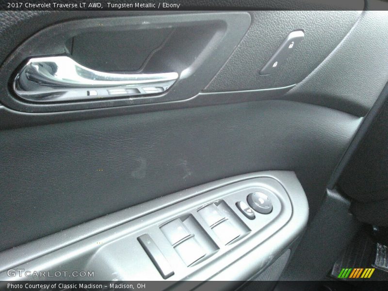 Tungsten Metallic / Ebony 2017 Chevrolet Traverse LT AWD