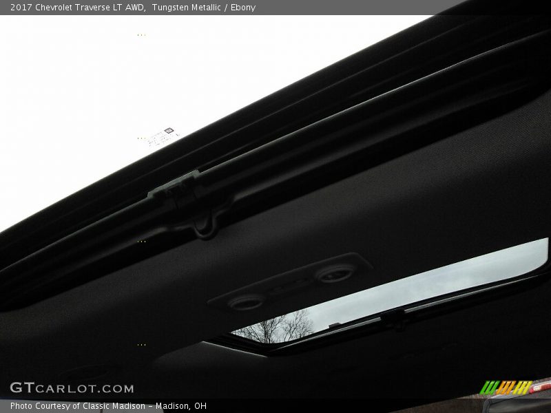 Tungsten Metallic / Ebony 2017 Chevrolet Traverse LT AWD