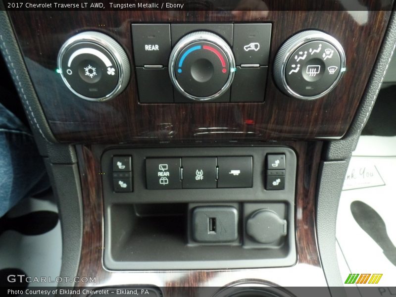 Tungsten Metallic / Ebony 2017 Chevrolet Traverse LT AWD