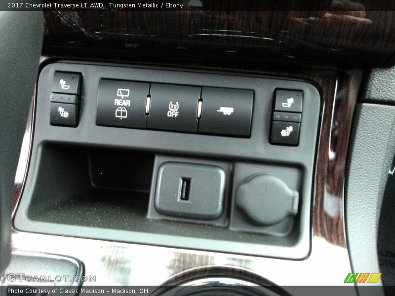 Tungsten Metallic / Ebony 2017 Chevrolet Traverse LT AWD