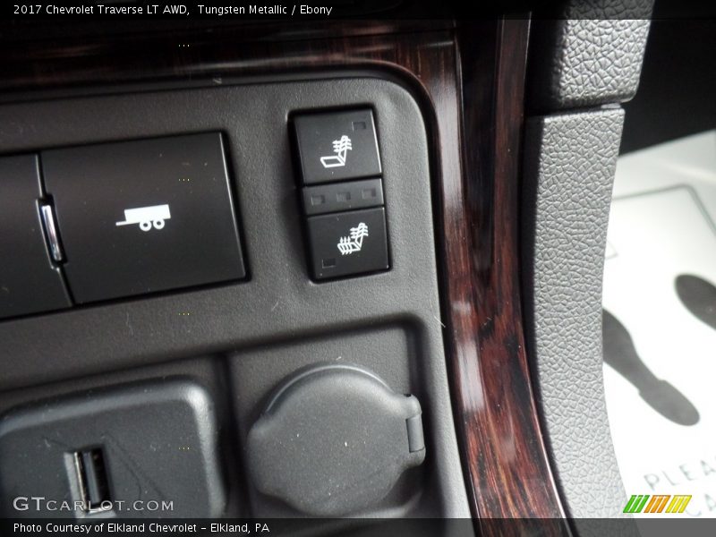 Tungsten Metallic / Ebony 2017 Chevrolet Traverse LT AWD