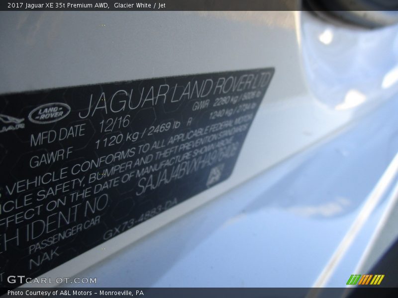 Glacier White / Jet 2017 Jaguar XE 35t Premium AWD