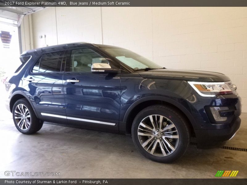 Front 3/4 View of 2017 Explorer Platinum 4WD