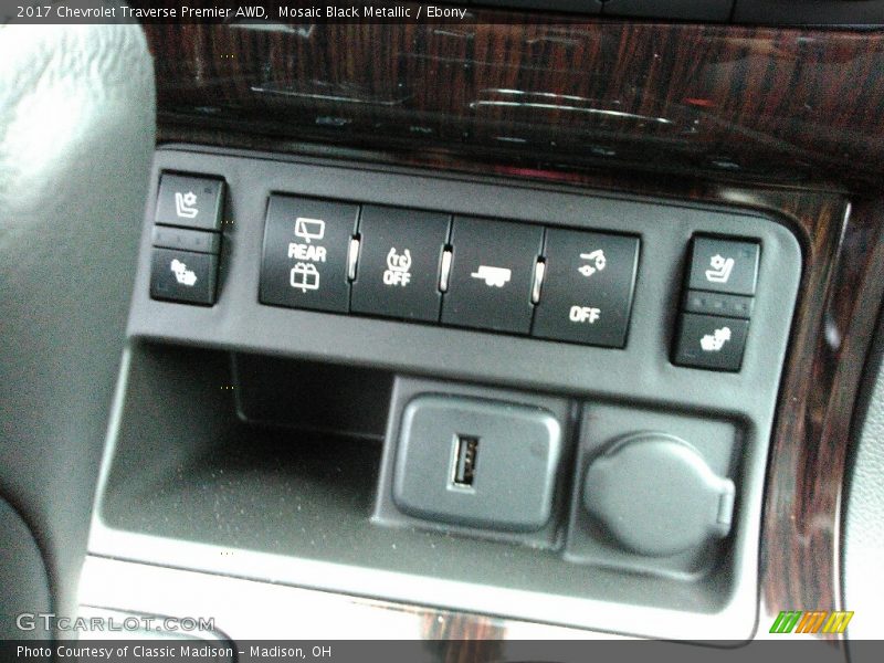 Mosaic Black Metallic / Ebony 2017 Chevrolet Traverse Premier AWD