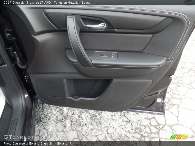 Tungsten Metallic / Ebony 2017 Chevrolet Traverse LT AWD