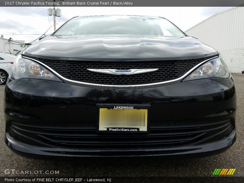 Brilliant Black Crystal Pearl / Black/Alloy 2017 Chrysler Pacifica Touring