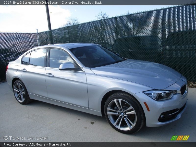 Front 3/4 View of 2017 3 Series 330i xDrive Sedan