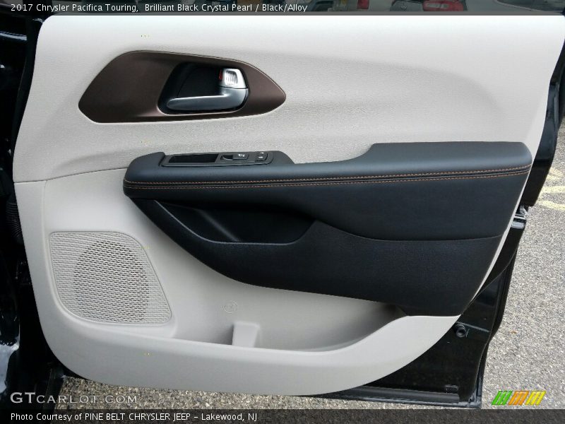 Brilliant Black Crystal Pearl / Black/Alloy 2017 Chrysler Pacifica Touring