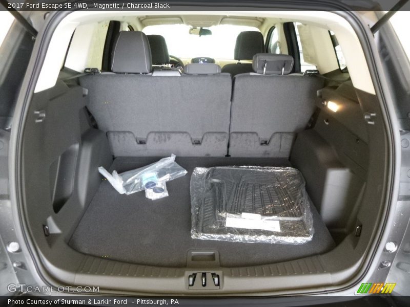 Magnetic / Charcoal Black 2017 Ford Escape SE 4WD