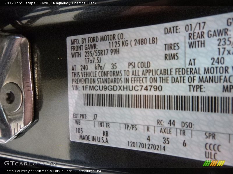 Magnetic / Charcoal Black 2017 Ford Escape SE 4WD