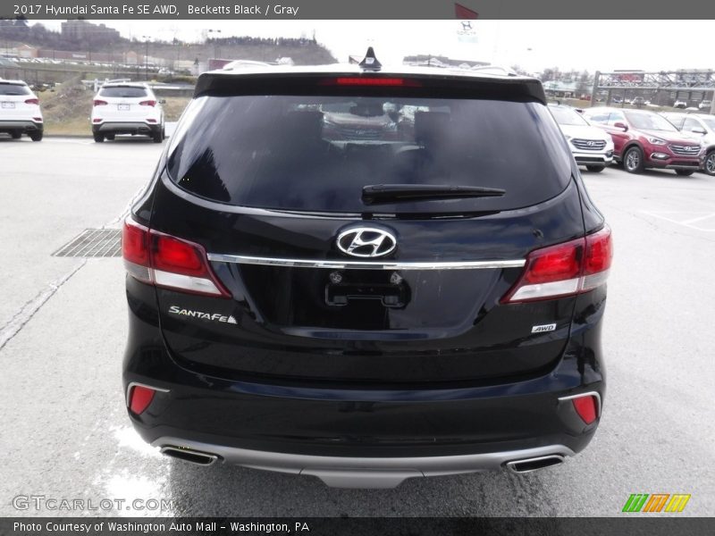 Becketts Black / Gray 2017 Hyundai Santa Fe SE AWD