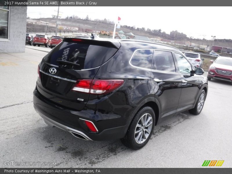 Becketts Black / Gray 2017 Hyundai Santa Fe SE AWD