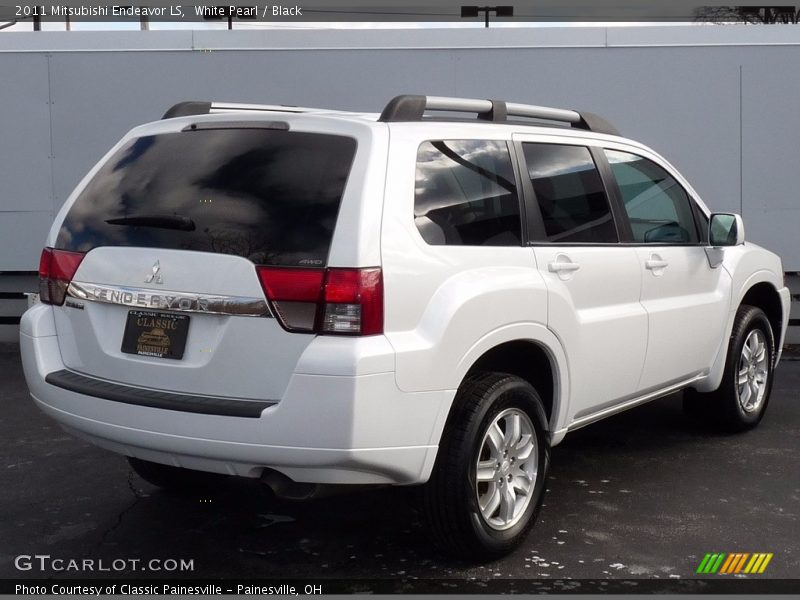 White Pearl / Black 2011 Mitsubishi Endeavor LS