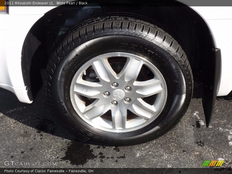 White Pearl / Black 2011 Mitsubishi Endeavor LS