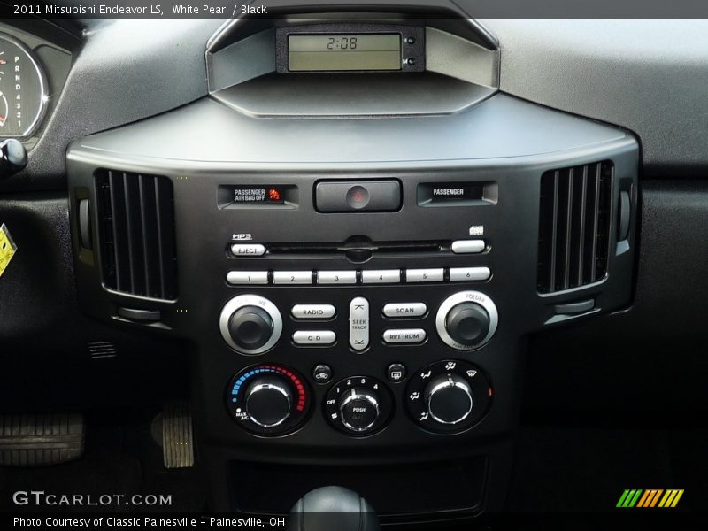 White Pearl / Black 2011 Mitsubishi Endeavor LS