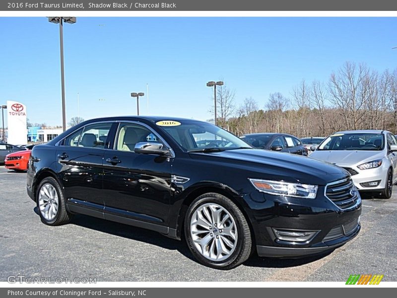 Front 3/4 View of 2016 Taurus Limited