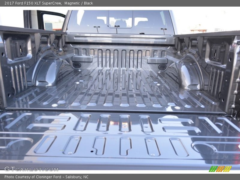 Magnetic / Black 2017 Ford F150 XLT SuperCrew