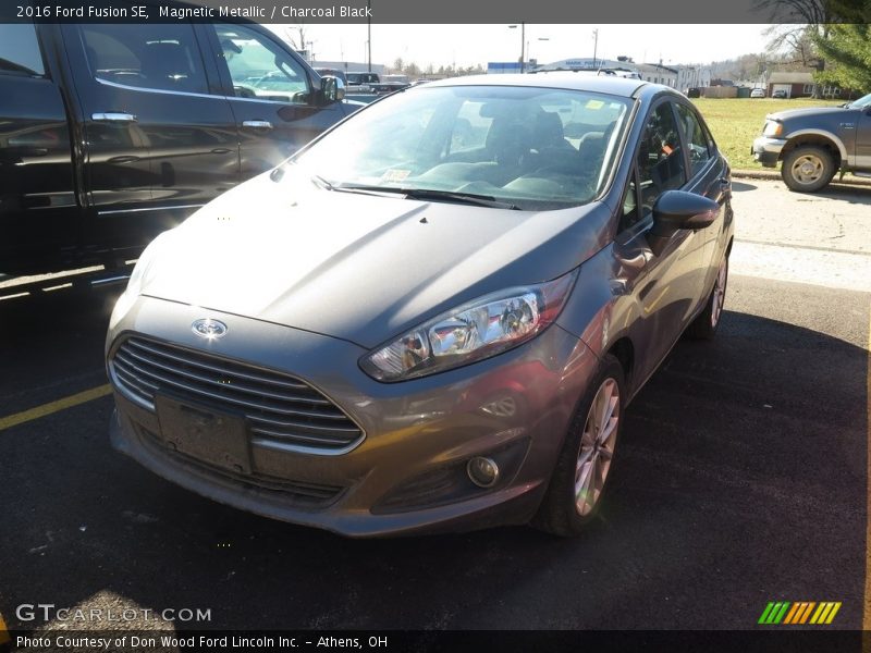 Magnetic Metallic / Charcoal Black 2016 Ford Fusion SE
