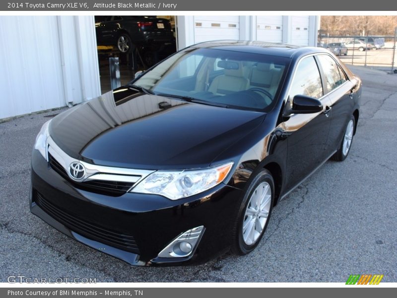 Front 3/4 View of 2014 Camry XLE V6