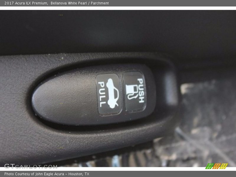 Bellanova White Pearl / Parchment 2017 Acura ILX Premium