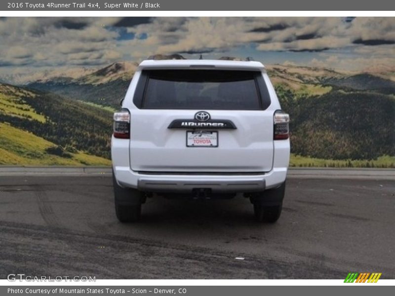 Super White / Black 2016 Toyota 4Runner Trail 4x4