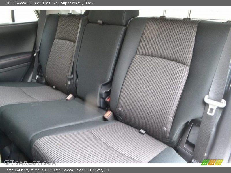 Super White / Black 2016 Toyota 4Runner Trail 4x4