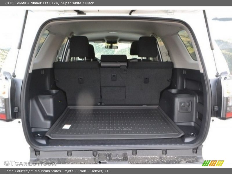 Super White / Black 2016 Toyota 4Runner Trail 4x4