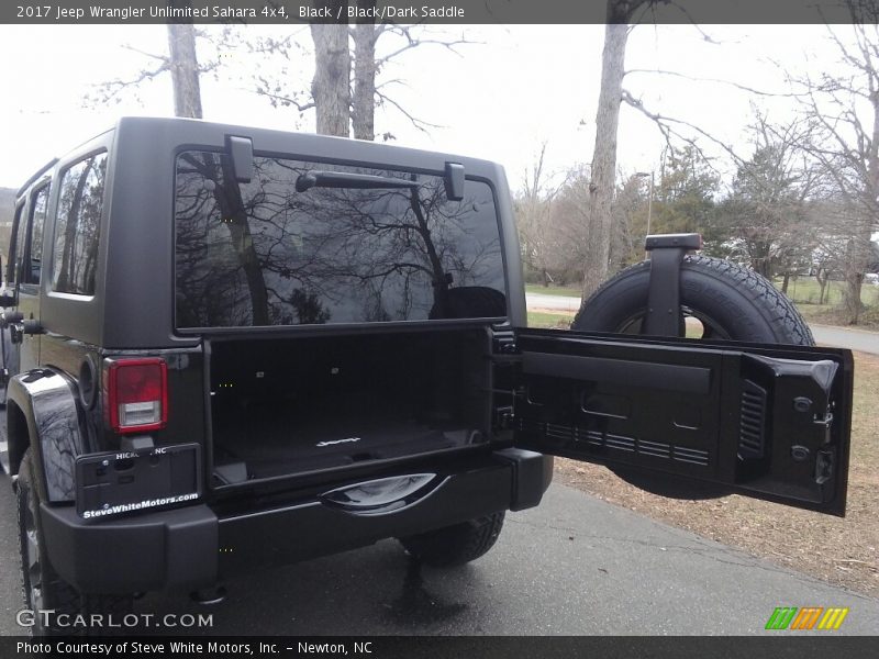 Black / Black/Dark Saddle 2017 Jeep Wrangler Unlimited Sahara 4x4