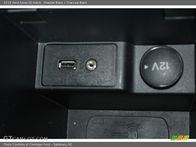 Shadow Black / Charcoal Black 2016 Ford Focus SE Hatch
