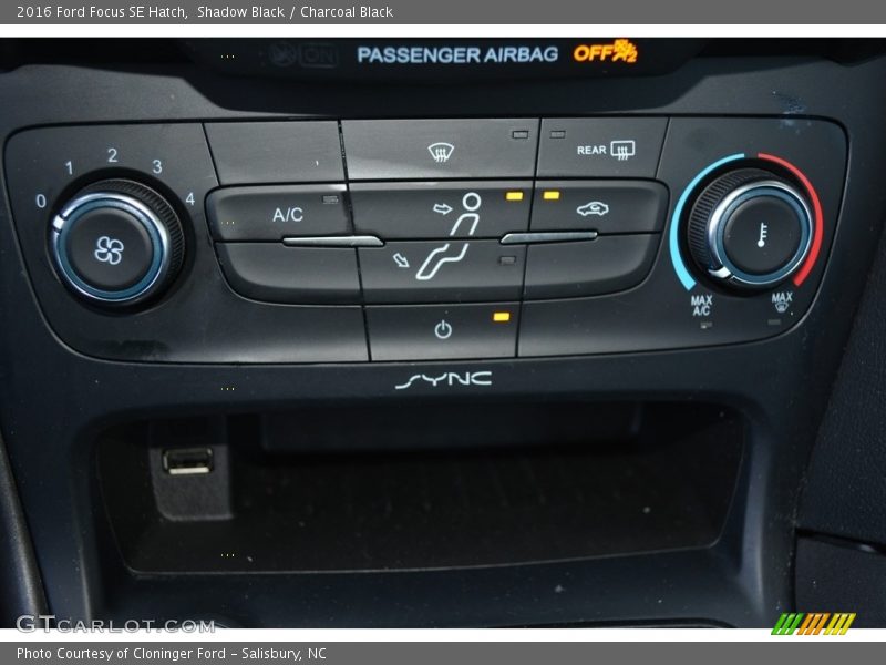 Shadow Black / Charcoal Black 2016 Ford Focus SE Hatch