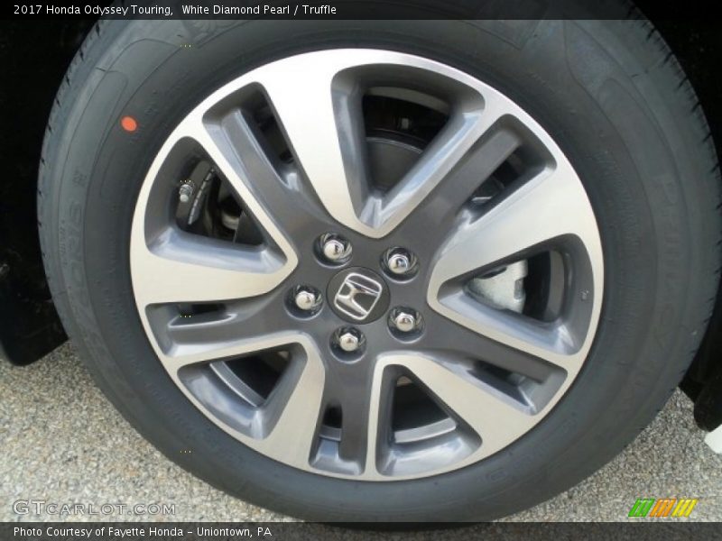 White Diamond Pearl / Truffle 2017 Honda Odyssey Touring