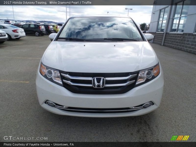 White Diamond Pearl / Truffle 2017 Honda Odyssey Touring