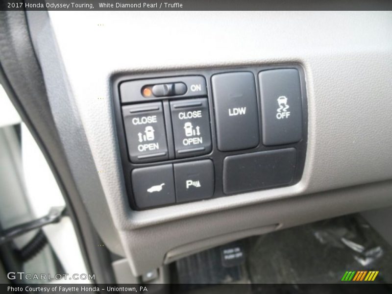 White Diamond Pearl / Truffle 2017 Honda Odyssey Touring