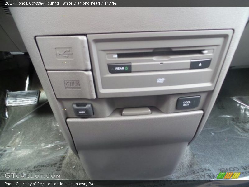 White Diamond Pearl / Truffle 2017 Honda Odyssey Touring