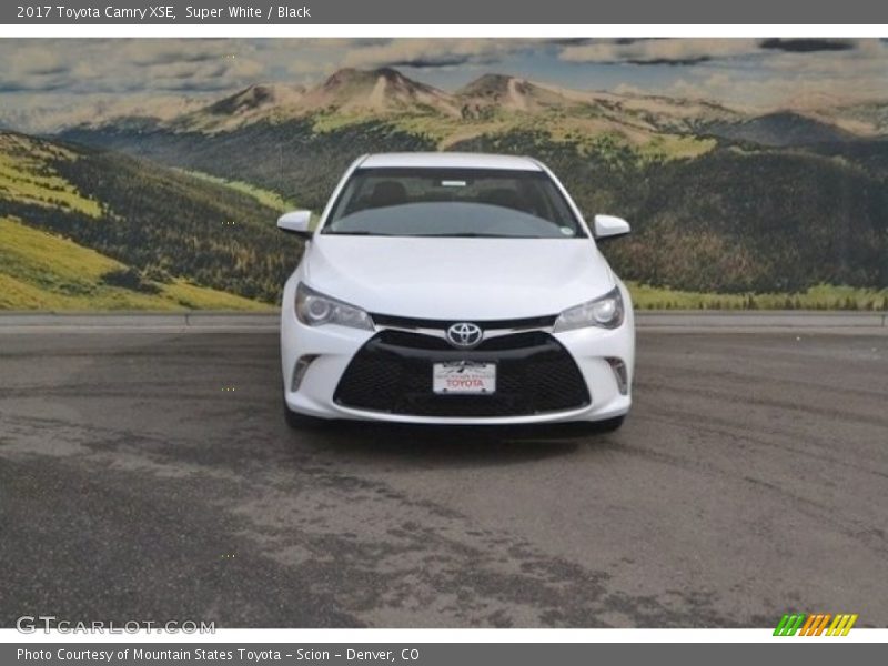 Super White / Black 2017 Toyota Camry XSE