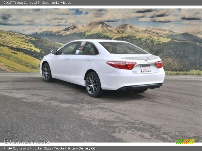 Super White / Black 2017 Toyota Camry XSE