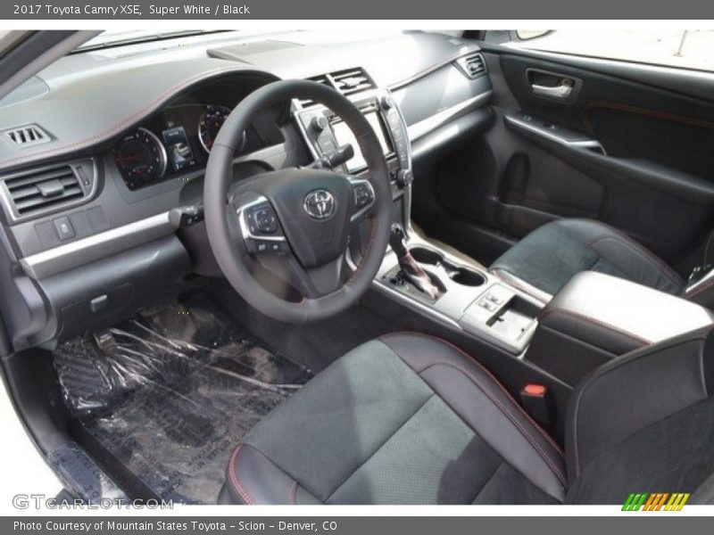 Super White / Black 2017 Toyota Camry XSE