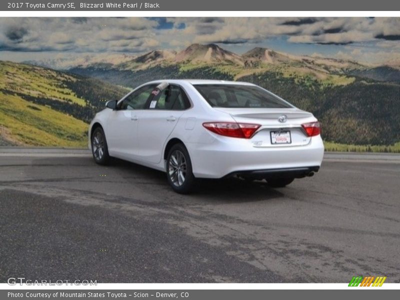 Blizzard White Pearl / Black 2017 Toyota Camry SE