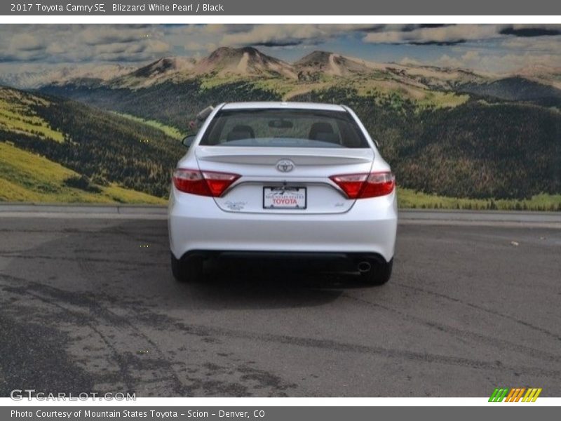 Blizzard White Pearl / Black 2017 Toyota Camry SE