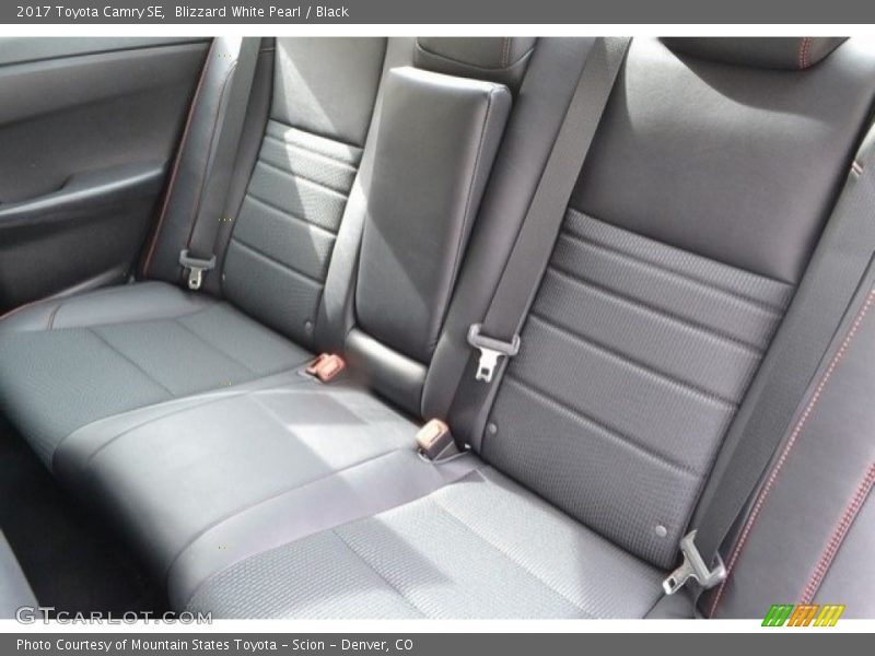 Blizzard White Pearl / Black 2017 Toyota Camry SE