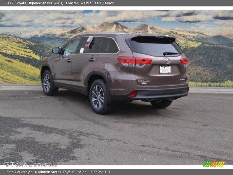 Toasted Walnut Pearl / Black 2017 Toyota Highlander XLE AWD