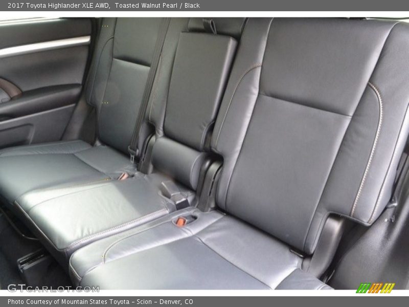 Toasted Walnut Pearl / Black 2017 Toyota Highlander XLE AWD