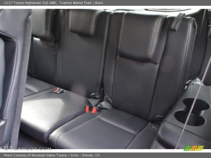 Toasted Walnut Pearl / Black 2017 Toyota Highlander XLE AWD