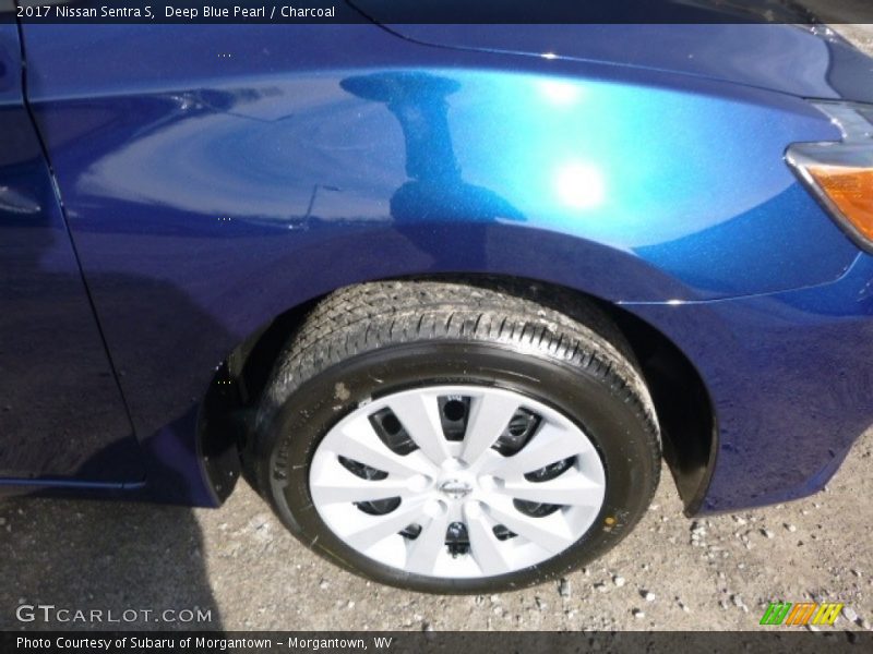 Deep Blue Pearl / Charcoal 2017 Nissan Sentra S