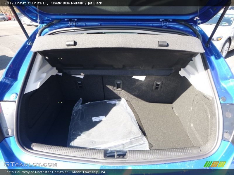 Kinetic Blue Metallic / Jet Black 2017 Chevrolet Cruze LT