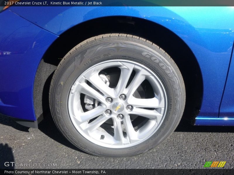 Kinetic Blue Metallic / Jet Black 2017 Chevrolet Cruze LT