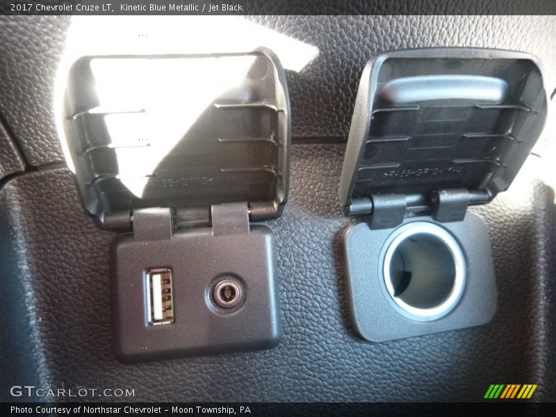 Kinetic Blue Metallic / Jet Black 2017 Chevrolet Cruze LT