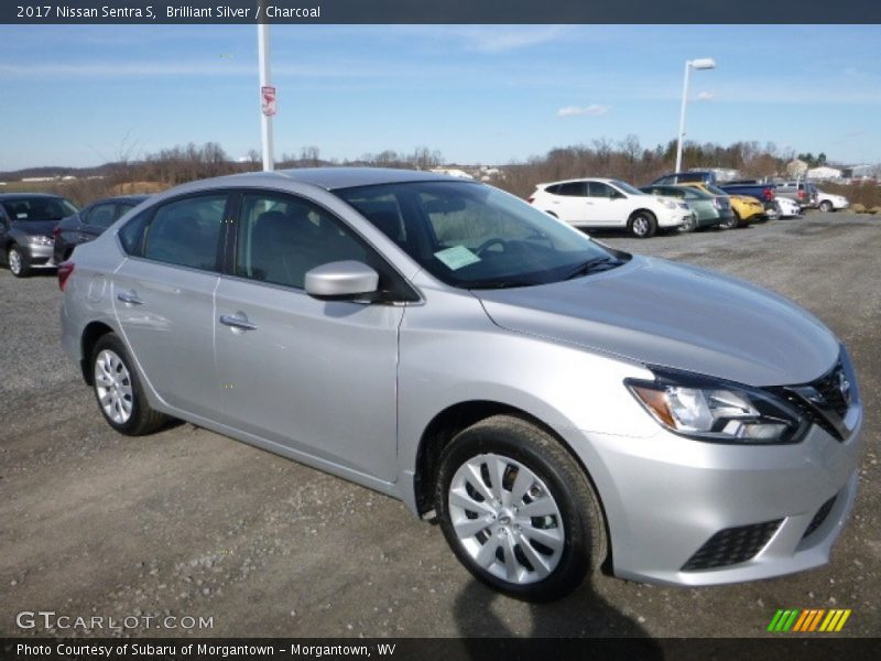 Front 3/4 View of 2017 Sentra S